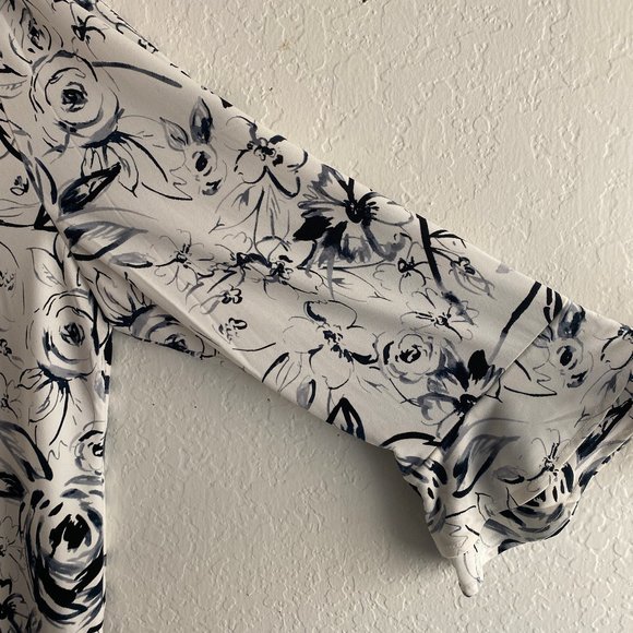 Karl Lagerfeld Womens Yessie Blouse Trumpet Sleeve Floral Size XL White Pearl - Picture 6 of 13